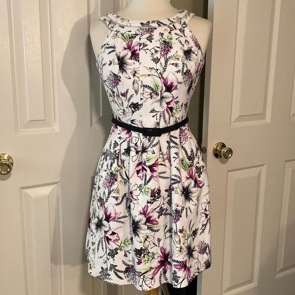 White House Black Market Floral Garden Party Dress w/ Belt Size 00- Like New